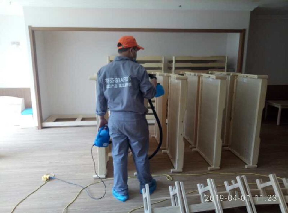 幼兒園桌椅全方位噴涂施工 幼兒園桌椅全方位噴涂施工